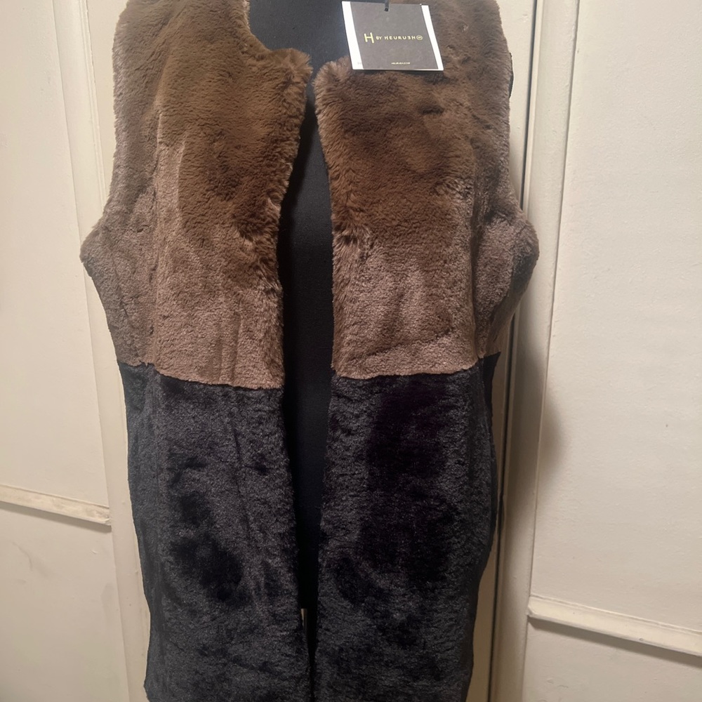 Heurueh vest. Fur, olive and black. NWT size S/M